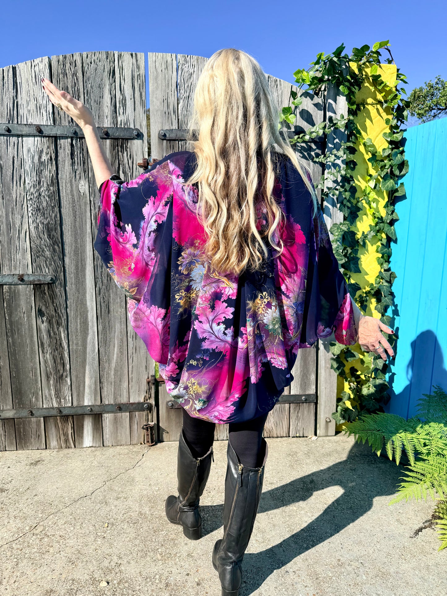 AUGUSTINE/CHARLO - Pink/Navy Floral Kimono