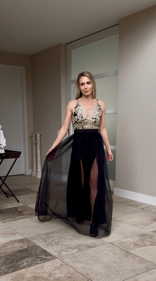 STUNNER Maxi Black/Gold Formal Dress