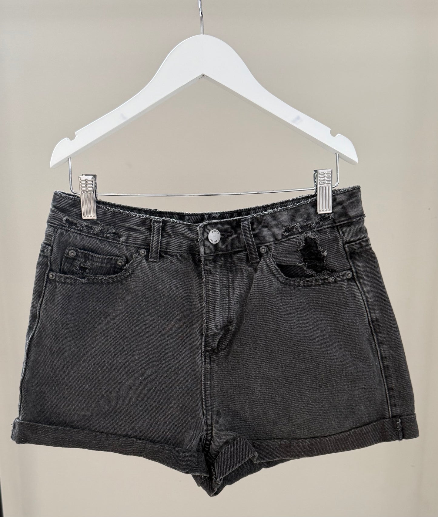 GLASSONS Black Shorts