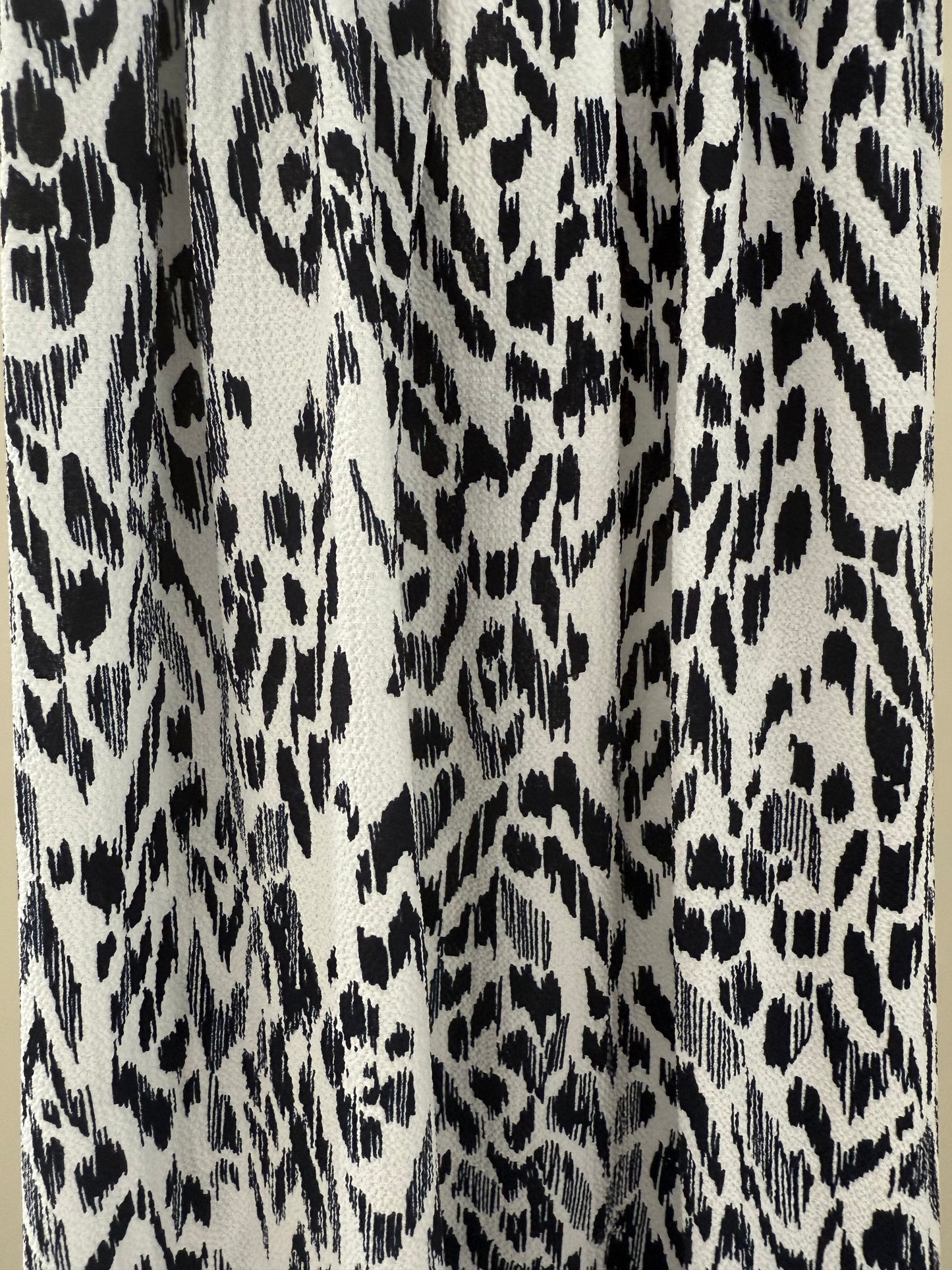 DECJUBA Black/White Knee Length Dress