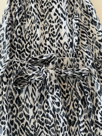 DECJUBA Black/White Knee Length Dress