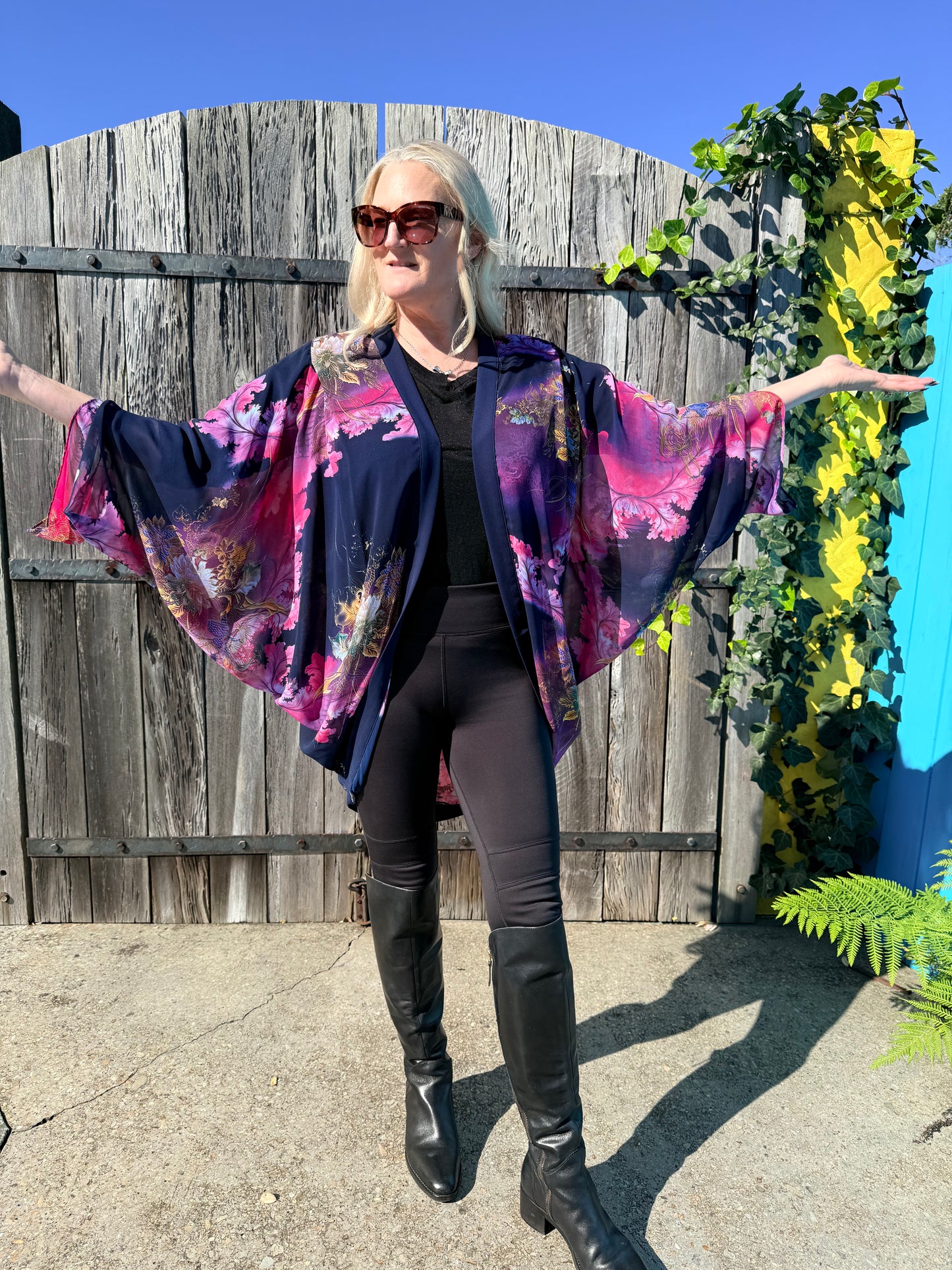 AUGUSTINE/CHARLO - Pink/Navy Floral Kimono