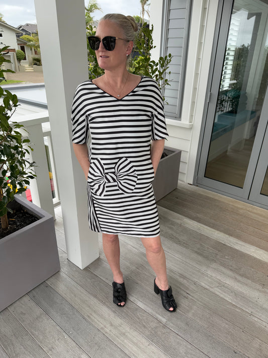 TRELISE COOPER Black/White Strip Knee Length Dress